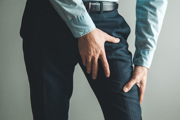 patient suffering from front thigh pain